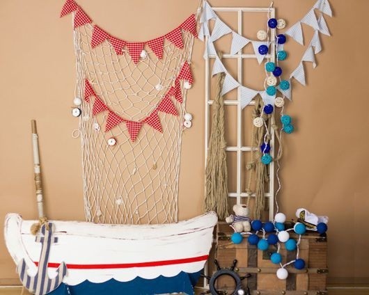 картинка Световая гирлянда из тёмно-голубых и тёмно-синих нитяных шариков