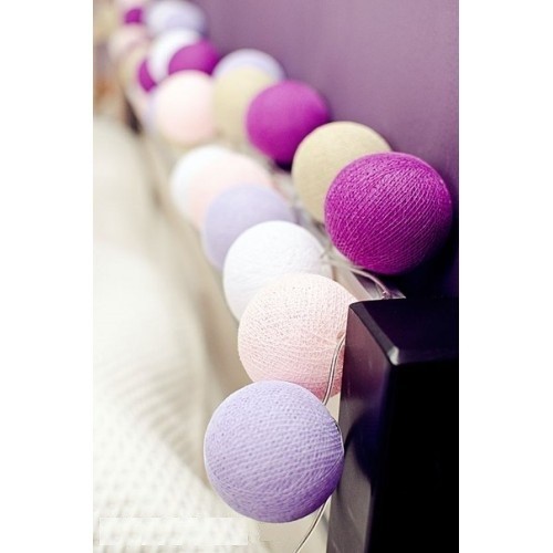 картинка Световая гирлянда из сиреневых и фиолетовых нитяных шариков