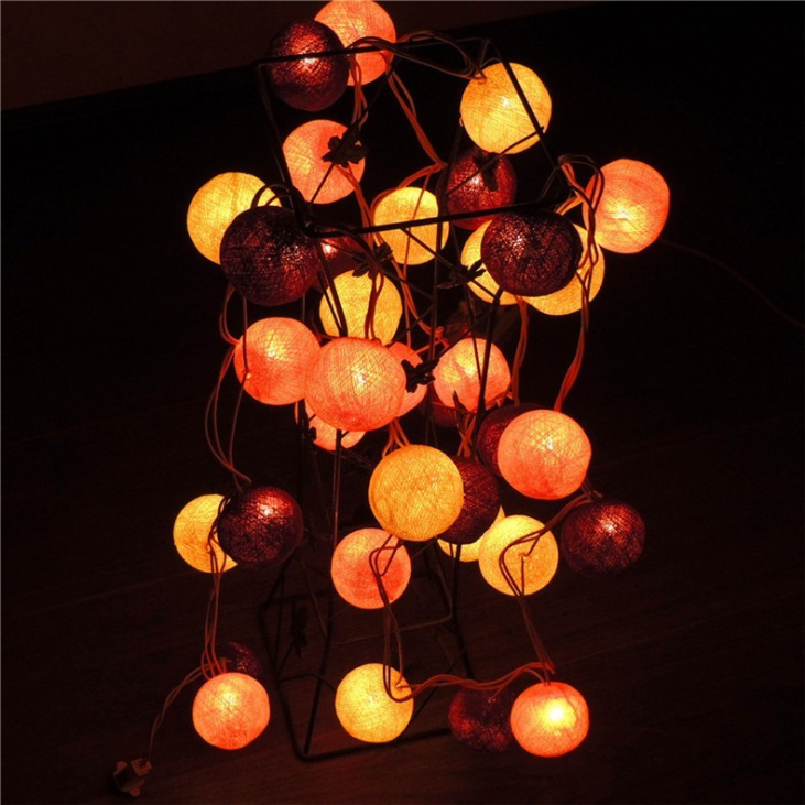 картинка Световая гирлянда из бежевых, терракотовых, коричневых, тёмно-коричневых  нитяных шариков